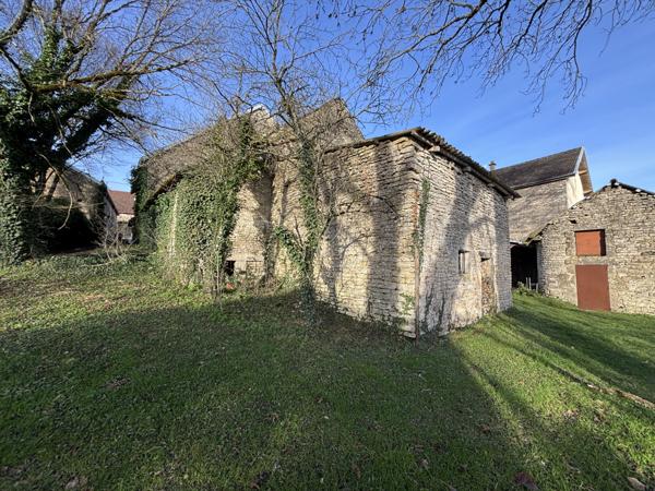 Proche de Baigneux les juifs : maison de 80m² avec un jardin , une dépendance et un terrain non attenant. Orret (21450)