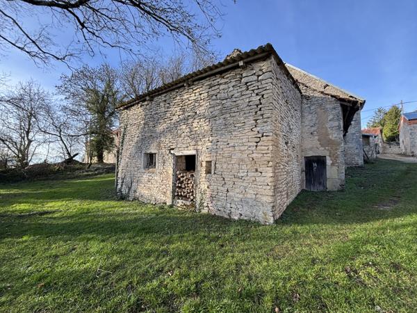 Proche de Baigneux les juifs : maison de 80m² avec un jardin , une dépendance et un terrain non attenant. Orret (21450)