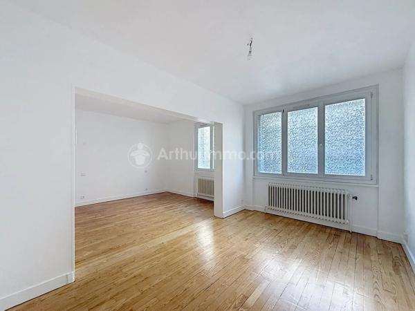 Vente                                                      Appartement
                        
                     3 pièces                      57 m2                     à Clermont-Ferrand