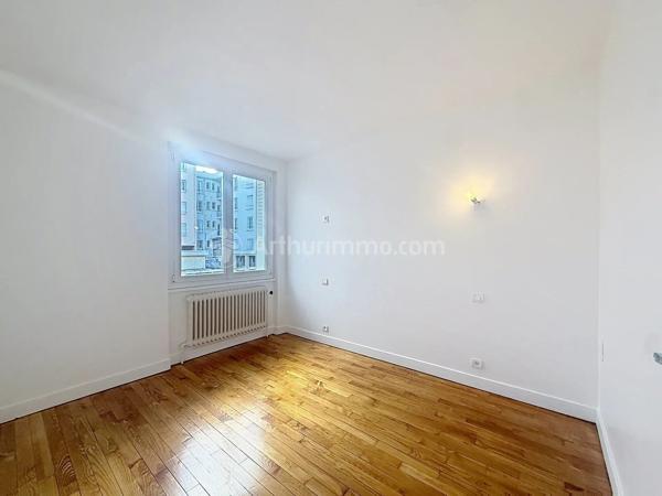 Vente                                                      Appartement
                        
                     3 pièces                      57 m2                     à Clermont-Ferrand