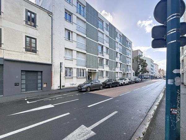 Vente                                                      Appartement
                        
                     3 pièces                      57 m2                     à Clermont-Ferrand