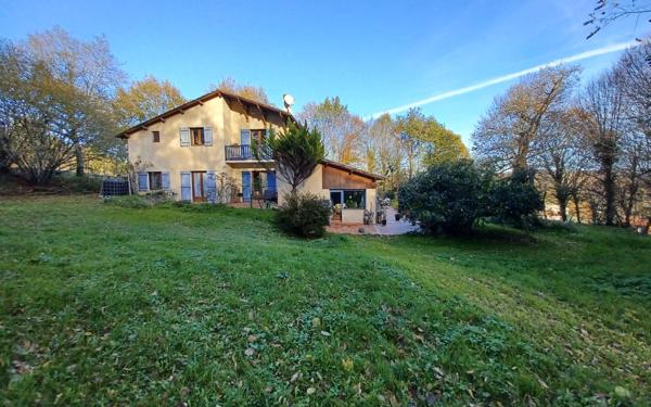 Maison à vendre    8 pièces • 242 m2 Saint-Astier