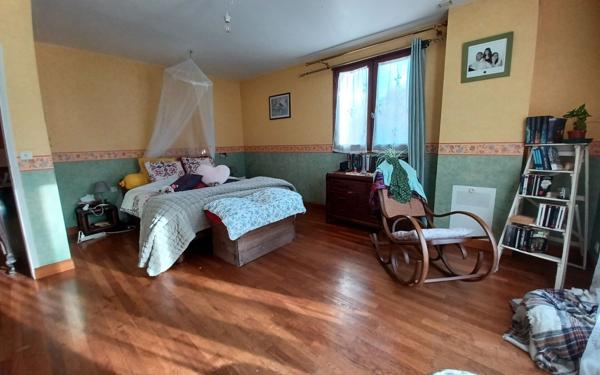 Maison à vendre    8 pièces • 242 m2 Saint-Astier