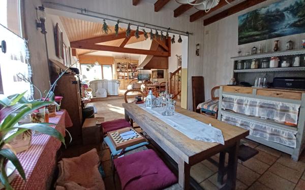 Maison à vendre    8 pièces • 242 m2 Saint-Astier