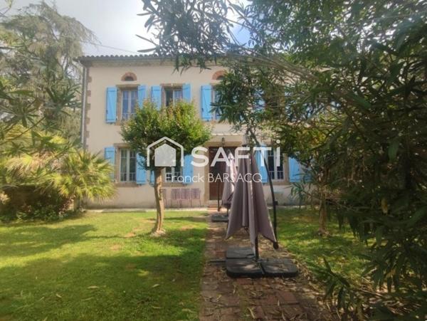 TRES BELLE MAISON EN PIERRE AVEC PISCINE ET JARDIN