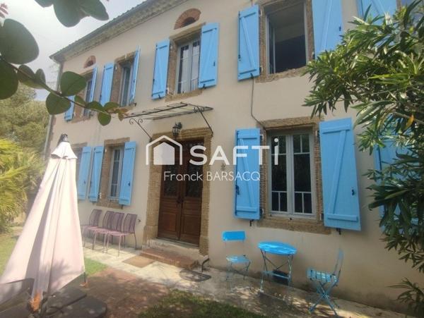 TRES BELLE MAISON EN PIERRE AVEC PISCINE ET JARDIN