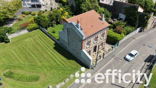 Maison
         5 pièces
        - 96 m² 275 000 € *