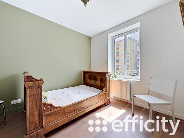 Maison
         5 pièces
        - 96 m² 275 000 € *