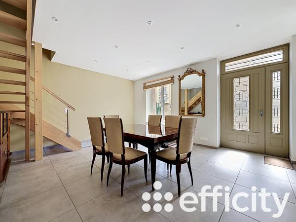 Maison
         5 pièces
        - 96 m² 275 000 € *