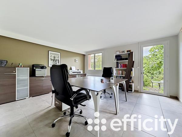 Maison
         5 pièces
        - 96 m² 275 000 € *