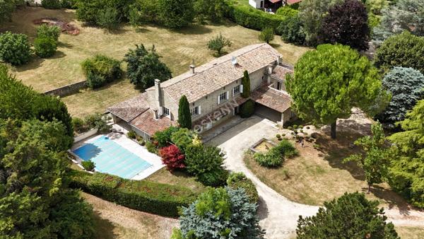 EXCLUSIVITE - MAGNIFIQUE CORPS DE FERME DE 257 M² SUR 7378 M² DE TERRAIN