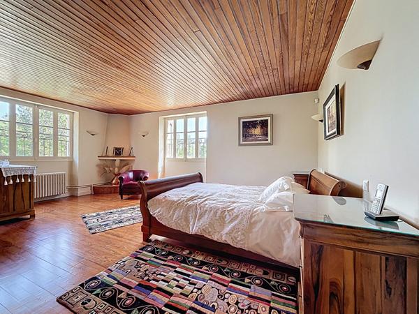 EXCLUSIVITE - MAGNIFIQUE CORPS DE FERME DE 257 M² SUR 7378 M² DE TERRAIN