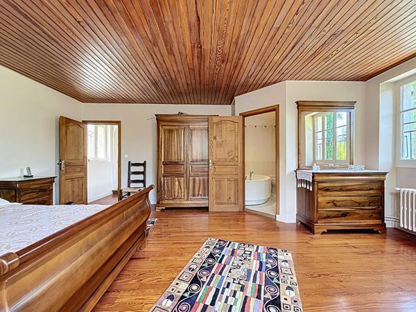 EXCLUSIVITE - MAGNIFIQUE CORPS DE FERME DE 257 M² SUR 7378 M² DE TERRAIN