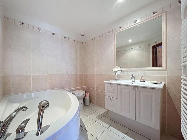 EXCLUSIVITE - MAGNIFIQUE CORPS DE FERME DE 257 M² SUR 7378 M² DE TERRAIN