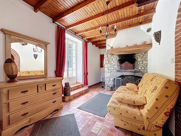 EXCLUSIVITE - MAGNIFIQUE CORPS DE FERME DE 257 M² SUR 7378 M² DE TERRAIN