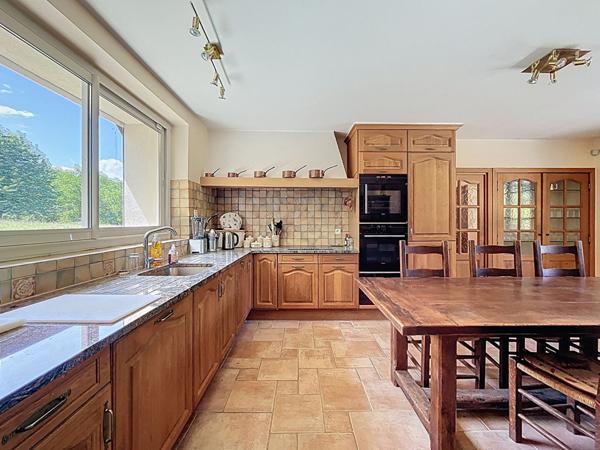 EXCLUSIVITE - MAGNIFIQUE CORPS DE FERME DE 257 M² SUR 7378 M² DE TERRAIN