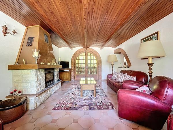 EXCLUSIVITE - MAGNIFIQUE CORPS DE FERME DE 257 M² SUR 7378 M² DE TERRAIN