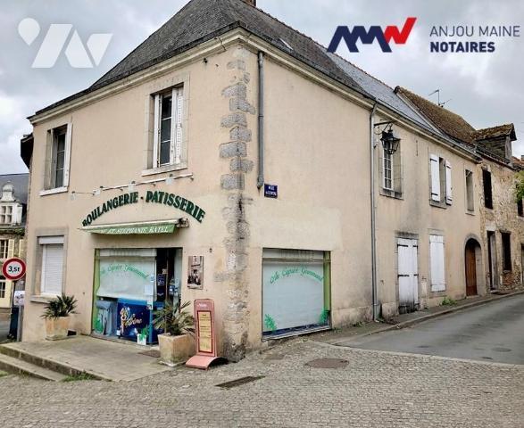 PARCE SUR SARTHE : IMMEUBLE avec partie commerciale et habitation