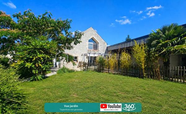 Une maison en exclusivité avec ses points forts :

- Secteur au calme de Saint Jean de la Ruelle, 
- Charme de l'ancien, 
- Agréable jardin, 
- Piscine, 
- Espace terrasse de plus de 100m²,
- Double carport/garage motorisé de 36m², 
- Luminosité,
- Suite parentale au RDC, 
- Rangements
- Grande salle de bain...

La maison : 
Maison vigneronne de plus de 122m² - Fin du 19ème siècle - 4 chambres, 2 salles de bain/eau - 2 toilettes. 

Le rez de chaussée : 
Une entrée sur pièce à vivre - Belle hauteur sous plafond - Poutres apparentes - Pièce à vivre avec cuisine ouverte - Cheminée avec insert Polyflam - Accès terrasse depuis la pièce à vivre - Espace terrasse de plus de 100m² - Toilettes séparées - Suite parentale avec salle d'eau et dressing privatifs - Accès piscine depuis la chambre.

L'étage : 
Espace mezzanine non négligeable pour rangement ou coin bureau - 3 chambres - Rangements - Grande salle de bain avec double vasque, baignoire, douche et toilettes.

Extérieurs et dépendances :
Parcelle de 675m² environ - Au calme, entourée de végétation - Aucun vis à vis - Double carport/garage motorisé de 36m² - Abris de rangement 15m² environ - Bûcher 10m² environ - Piscine chauffée avec nage contre courant avec alarme - Espace terrasse de plus de 100m²

Côté technique : 
Longère vigneronne de 1840 rénovée en 2005 - Toiture en ardoises d'Angers - Forage - Adoucisseur - Pas d'anomalie électrique - Poêle Polyflam pour toute la maison - Climatisation réversible - Murs en moellons - Isolation intérieure 9/15cm - Isolation combles 20/50cm - Menuiseries double vitrage - Plancher chauffant RDC - VMC 2020 - Assainissement collectif - Porte d'entrée neuve - Panneaux photovoltaïques pour plus d'autonomie

Le secteur : 
Idéalement située aux portes d’Orléans, la commune de Saint-Jean-de-la-Ruelle séduit par sa qualité de vie familiale et sa proximité immédiate avec le centre-ville orléanais. Intégrée à Orléans Métropole, elle bénéficie de nombreux équipements, établissements scolaires, commerces et infrastructures du quotidien. Le secteur dispose de plusieurs écoles maternelles et élémentaires, de collèges ainsi que d’un lycée professionnel, offrant un parcours scolaire complet pour les familles. Les commerces de proximité, le centre commercial des Trois Fontaines et les services facilitent un quotidien pratique et dynamique. Côté transports, la commune est desservie par le réseau TAO avec tramway et lignes de bus permettant de rejoindre rapidement Orléans et l’ensemble de l’agglomération. L’accès aux grands axes routiers est également un véritable atout, avec la tangentielle et les autoroutes A10 et A71 accessibles en quelques minutes, facilitant les déplacements vers Paris, Tours ou Blois.

Visite virtuelle 360° sur demande,
Vidéo de présentation sur ma page YouTube,
J'attends votre appel pour planifier une visite. Dans le cadre de votre projet d’acquisition et conformément aux dispositions de la loi ELAN, nous souhaitons vous informer de vos droits avant la visite du bien que vous envisagez. Nous vous rappelons que vous avez la possibilité de vous faire accompagner, lors de la visite, par un professionnel de la construction de votre choix (architecte, expert en bâtiment, maître d’œuvre, artisan, etc.). Cette démarche peut vous permettre d’obtenir un avis technique éclairé sur l’état du bien, d’identifier d’éventuels travaux à prévoir et de sécuriser votre projet d’acquisition. Nous vous remercions de bien vouloir nous informer en amont de la visite si vous souhaitez être accompagné(e), afin de faciliter l’organisation de celle-ci dans les meilleures conditions.