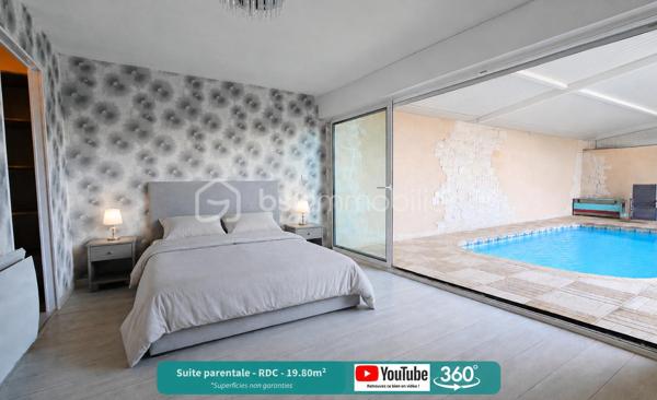 Une maison en exclusivité avec ses points forts :

- Secteur au calme de Saint Jean de la Ruelle, 
- Charme de l'ancien, 
- Agréable jardin, 
- Piscine, 
- Espace terrasse de plus de 100m²,
- Double carport/garage motorisé de 36m², 
- Luminosité,
- Suite parentale au RDC, 
- Rangements
- Grande salle de bain...

La maison : 
Maison vigneronne de plus de 122m² - Fin du 19ème siècle - 4 chambres, 2 salles de bain/eau - 2 toilettes. 

Le rez de chaussée : 
Une entrée sur pièce à vivre - Belle hauteur sous plafond - Poutres apparentes - Pièce à vivre avec cuisine ouverte - Cheminée avec insert Polyflam - Accès terrasse depuis la pièce à vivre - Espace terrasse de plus de 100m² - Toilettes séparées - Suite parentale avec salle d'eau et dressing privatifs - Accès piscine depuis la chambre.

L'étage : 
Espace mezzanine non négligeable pour rangement ou coin bureau - 3 chambres - Rangements - Grande salle de bain avec double vasque, baignoire, douche et toilettes.

Extérieurs et dépendances :
Parcelle de 675m² environ - Au calme, entourée de végétation - Aucun vis à vis - Double carport/garage motorisé de 36m² - Abris de rangement 15m² environ - Bûcher 10m² environ - Piscine chauffée avec nage contre courant avec alarme - Espace terrasse de plus de 100m²

Côté technique : 
Longère vigneronne de 1840 rénovée en 2005 - Toiture en ardoises d'Angers - Forage - Adoucisseur - Pas d'anomalie électrique - Poêle Polyflam pour toute la maison - Climatisation réversible - Murs en moellons - Isolation intérieure 9/15cm - Isolation combles 20/50cm - Menuiseries double vitrage - Plancher chauffant RDC - VMC 2020 - Assainissement collectif - Porte d'entrée neuve - Panneaux photovoltaïques pour plus d'autonomie

Le secteur : 
Idéalement située aux portes d’Orléans, la commune de Saint-Jean-de-la-Ruelle séduit par sa qualité de vie familiale et sa proximité immédiate avec le centre-ville orléanais. Intégrée à Orléans Métropole, elle bénéficie de nombreux équipements, établissements scolaires, commerces et infrastructures du quotidien. Le secteur dispose de plusieurs écoles maternelles et élémentaires, de collèges ainsi que d’un lycée professionnel, offrant un parcours scolaire complet pour les familles. Les commerces de proximité, le centre commercial des Trois Fontaines et les services facilitent un quotidien pratique et dynamique. Côté transports, la commune est desservie par le réseau TAO avec tramway et lignes de bus permettant de rejoindre rapidement Orléans et l’ensemble de l’agglomération. L’accès aux grands axes routiers est également un véritable atout, avec la tangentielle et les autoroutes A10 et A71 accessibles en quelques minutes, facilitant les déplacements vers Paris, Tours ou Blois.

Visite virtuelle 360° sur demande,
Vidéo de présentation sur ma page YouTube,
J'attends votre appel pour planifier une visite. Dans le cadre de votre projet d’acquisition et conformément aux dispositions de la loi ELAN, nous souhaitons vous informer de vos droits avant la visite du bien que vous envisagez. Nous vous rappelons que vous avez la possibilité de vous faire accompagner, lors de la visite, par un professionnel de la construction de votre choix (architecte, expert en bâtiment, maître d’œuvre, artisan, etc.). Cette démarche peut vous permettre d’obtenir un avis technique éclairé sur l’état du bien, d’identifier d’éventuels travaux à prévoir et de sécuriser votre projet d’acquisition. Nous vous remercions de bien vouloir nous informer en amont de la visite si vous souhaitez être accompagné(e), afin de faciliter l’organisation de celle-ci dans les meilleures conditions.