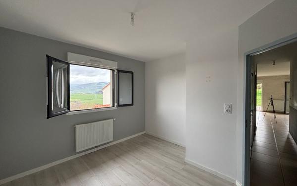 Maison à louer    5 pièces •  Saint-Jean-Bonnefonds