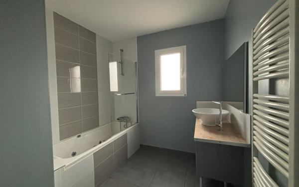 Maison à louer    5 pièces •  Saint-Jean-Bonnefonds