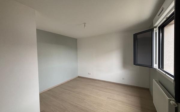 Maison à louer    5 pièces •  Saint-Jean-Bonnefonds