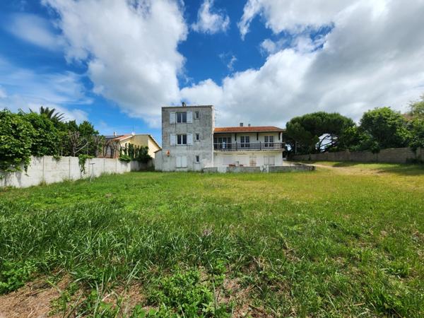 IMMEUBLE DE RAPPORT OU MAISON DE FAMILLE à vendre BOYARDVILLE ILE D'OLERON (17)
