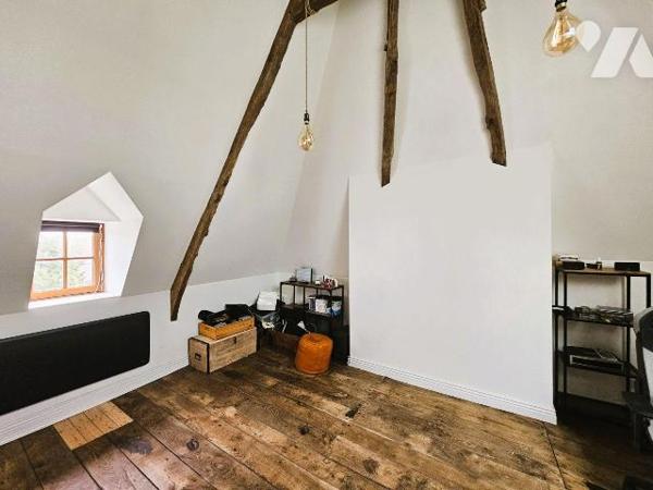 Centre de Cancale, rare à la vente, magnifique propriété avec piscine, à laquelle s'ajoute un a...