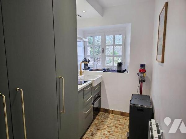 Centre de Cancale, rare à la vente, magnifique propriété avec piscine, à laquelle s'ajoute un a...