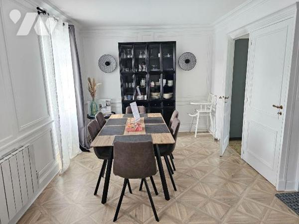 Centre de Cancale, rare à la vente, magnifique propriété avec piscine, à laquelle s'ajoute un a...