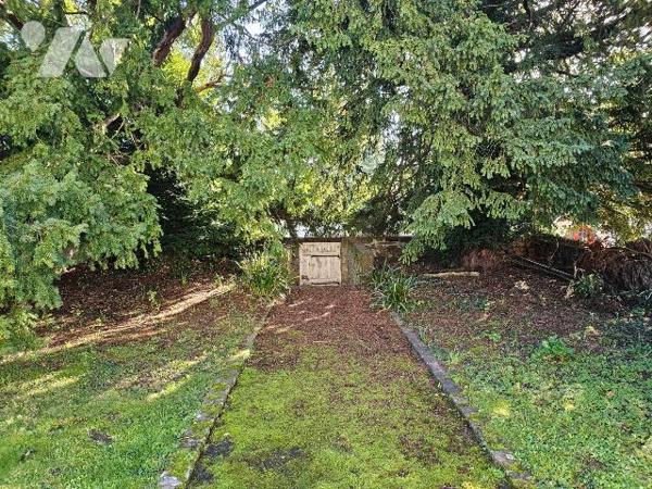 Centre de Cancale, rare à la vente, magnifique propriété avec piscine, à laquelle s'ajoute un a...