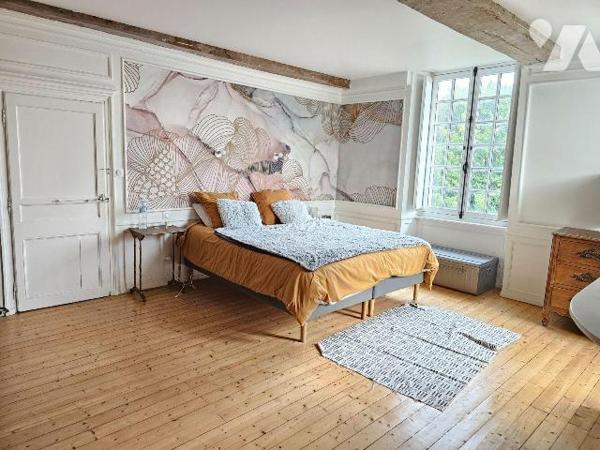 Centre de Cancale, rare à la vente, magnifique propriété avec piscine, à laquelle s'ajoute un a...