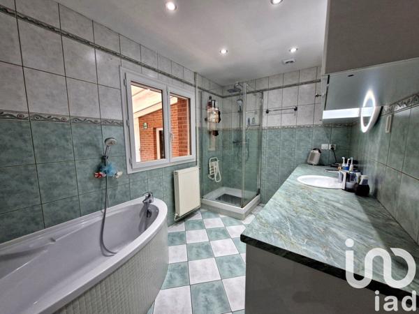 Pavillon 5 pièces de 184 m² à Saint-Amand-les-Eaux (59230)