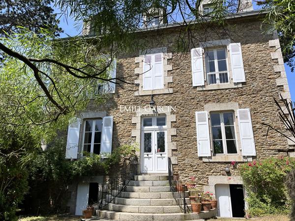 A VENDRE PROPRIETE DE CARACTERE  CENTRE SAINT BRIAC SUR MER