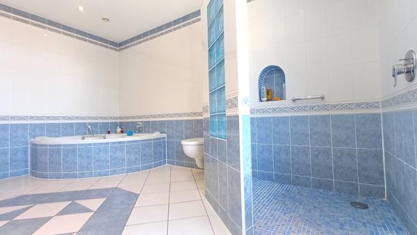 Ventenac-en-Minervois (11120) À acheter à Ventenac-En-Minervois : immense maison avec 4 chambres