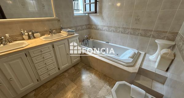 À vendre Maison 7 pièces 192 m² - Roanne 42300