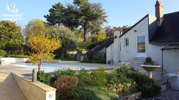 LE THOUREIL
Petite cité de caractère en bord de loire,Maison 19eme ( pierres apparentes...