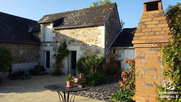 LE THOUREIL
Petite cité de caractère en bord de loire,Maison 19eme ( pierres apparentes...