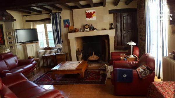 LE THOUREIL
Petite cité de caractère en bord de loire,Maison 19eme ( pierres apparentes...