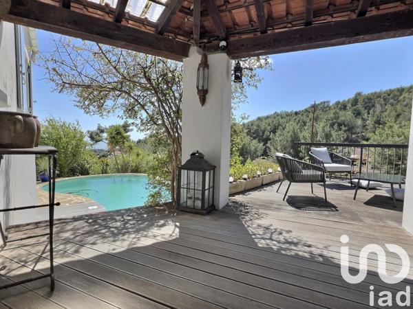 Maison traditionnelle 8 pièces de 179 m² à Bandol (83150)