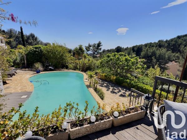 Maison traditionnelle 8 pièces de 179 m² à Bandol (83150)