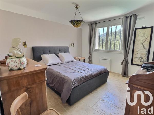 Maison traditionnelle 8 pièces de 179 m² à Bandol (83150)