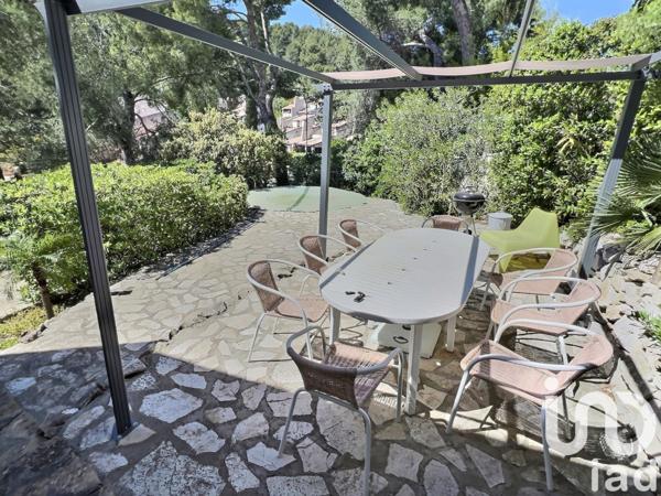 Maison traditionnelle 8 pièces de 179 m² à Bandol (83150)