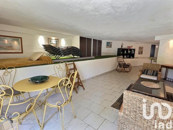 Maison traditionnelle 8 pièces de 179 m² à Bandol (83150)