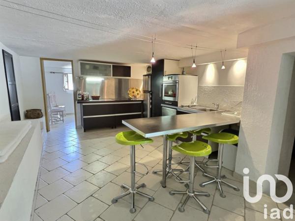 Maison traditionnelle 8 pièces de 179 m² à Bandol (83150)