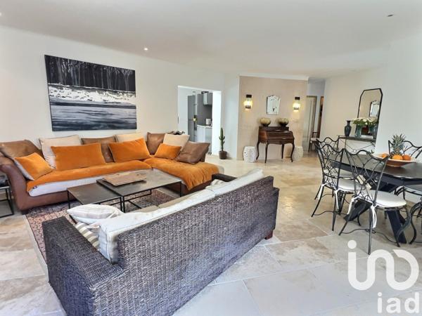 Maison traditionnelle 8 pièces de 179 m² à Bandol (83150)