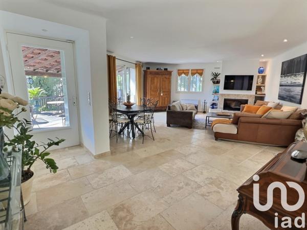 Maison traditionnelle 8 pièces de 179 m² à Bandol (83150)