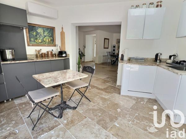 Maison traditionnelle 8 pièces de 179 m² à Bandol (83150)