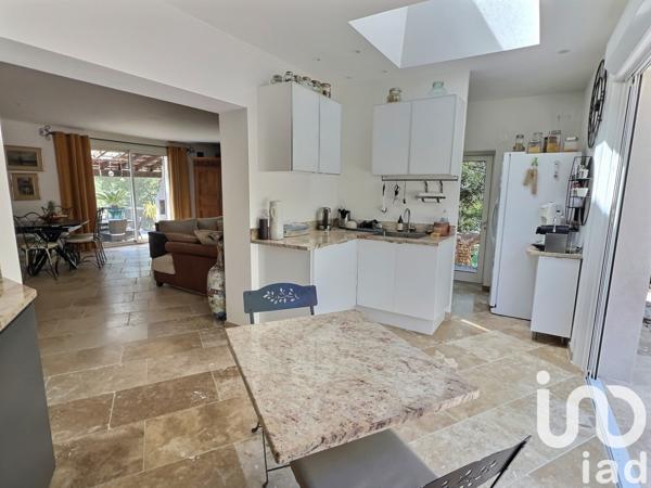 Maison traditionnelle 8 pièces de 179 m² à Bandol (83150)